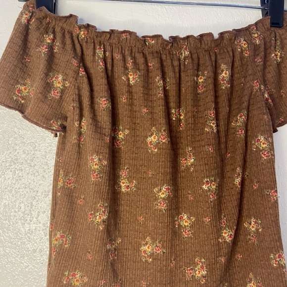 Brit and Bri size s Brown and Floral Off the Shoulder Crop top - Picture 3 of 4